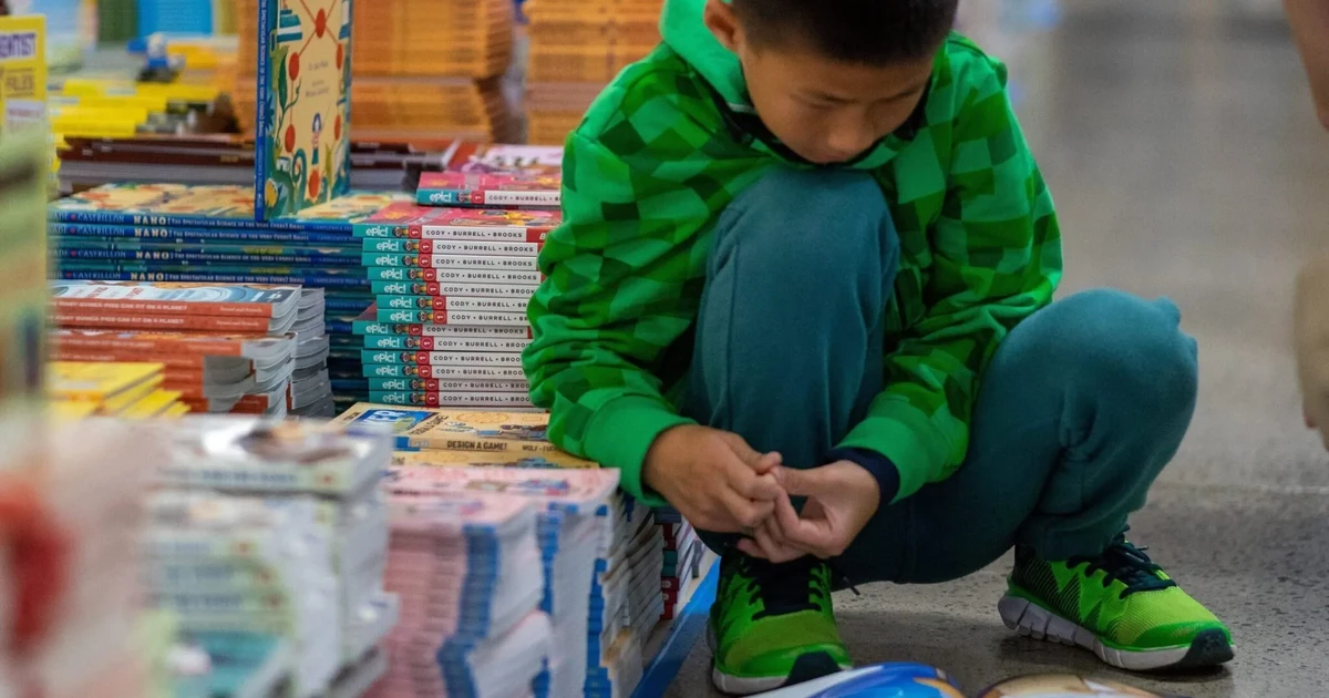Distributing 43,000 Books